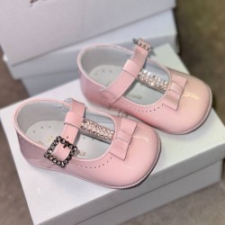 Pretty Originals Pink Patent Pram Shoes with a Diamanté Buckle and bow UE03286D