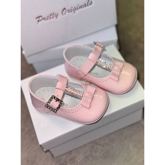 Pretty Originals Pink Patent Pram Shoes with a Diamanté Buckle and bow UE03286D